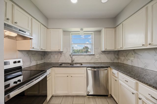 1 E Mountain Lane 33, Grand Prairie, TX 75052