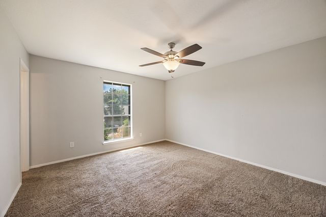 1 E Mountain Lane 33, Grand Prairie, TX 75052