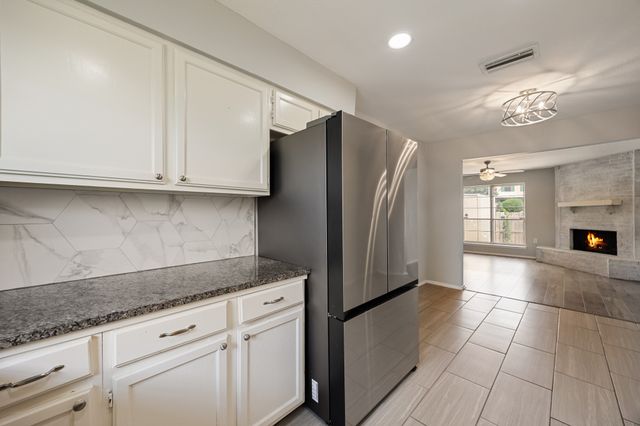 1 E Mountain Lane 33, Grand Prairie, TX 75052