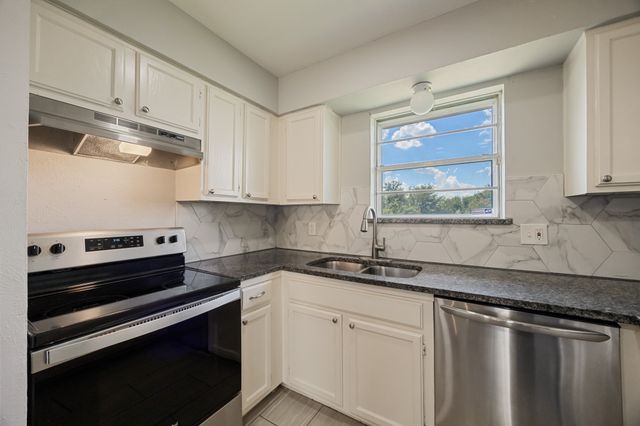 1 E Mountain Lane 33, Grand Prairie, TX 75052