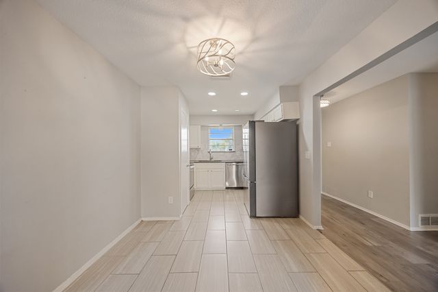1 E Mountain Lane 33, Grand Prairie, TX 75052