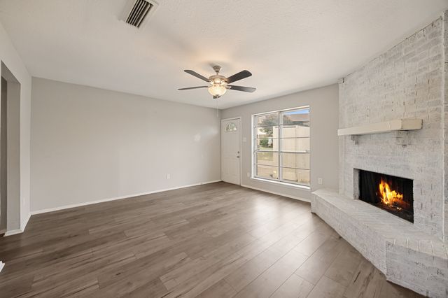 1 E Mountain Lane 33, Grand Prairie, TX 75052