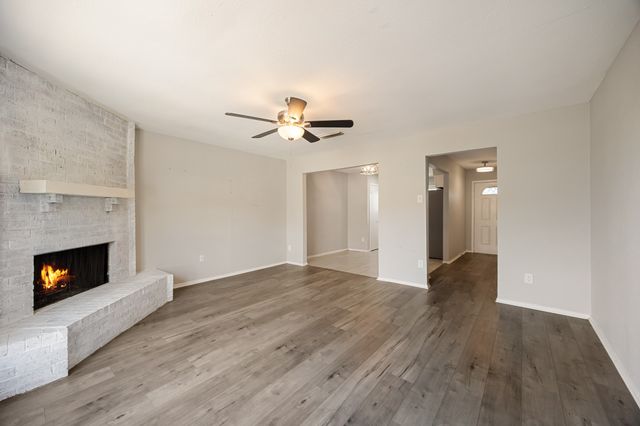1 E Mountain Lane 33, Grand Prairie, TX 75052