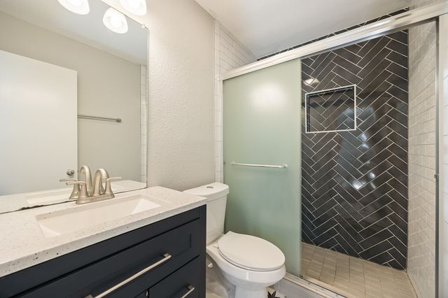 1 E Mountain Lane 33, Grand Prairie, TX 75052