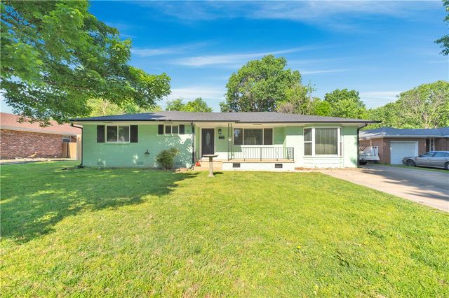 602 Lawndale Drive, Springdale, AR 72764