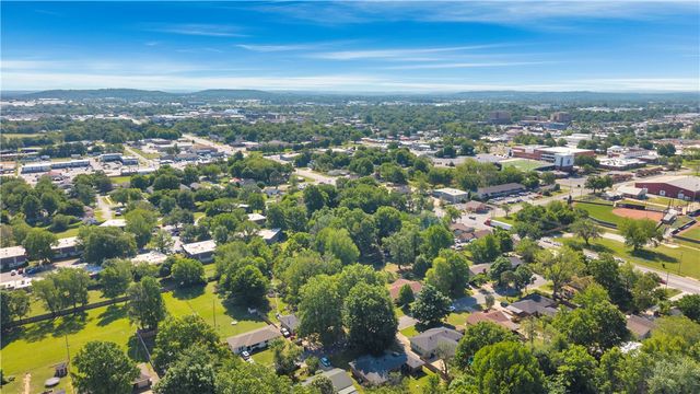 602 Lawndale Drive, Springdale, AR 72764