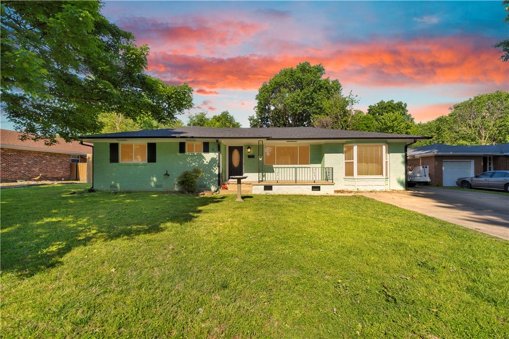 602 Lawndale Drive, Springdale, AR 72764