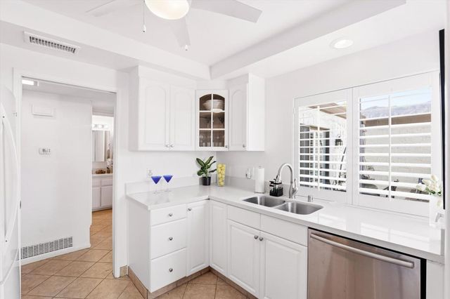 2367 S Gene Autry Trail B, Palm Springs, CA 92264