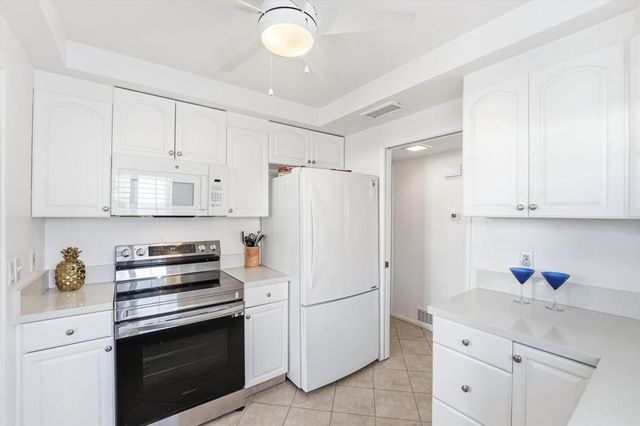 2367 S Gene Autry Trail B, Palm Springs, CA 92264