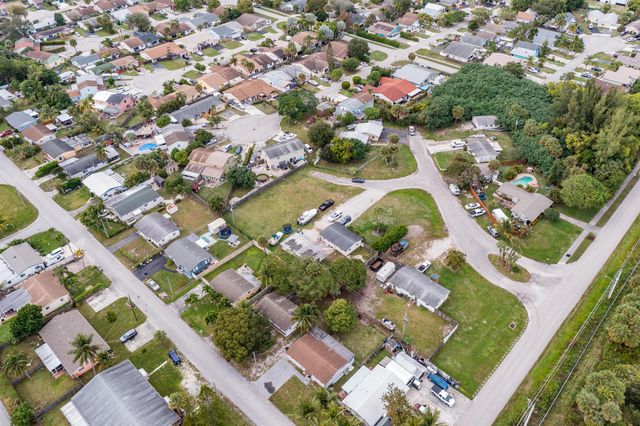 000 Uranus Terrace, West Palm Beach, FL 33403