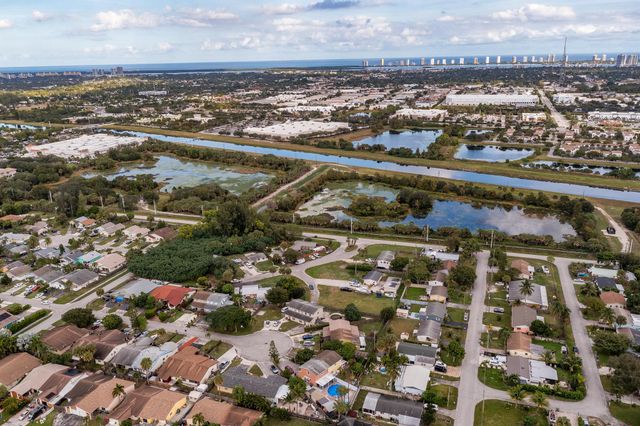 000 Uranus Terrace, West Palm Beach, FL 33403