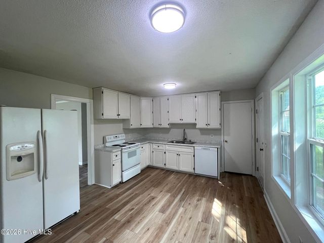 3533 Middle Sound Loop Road, Wilmington, NC 28411