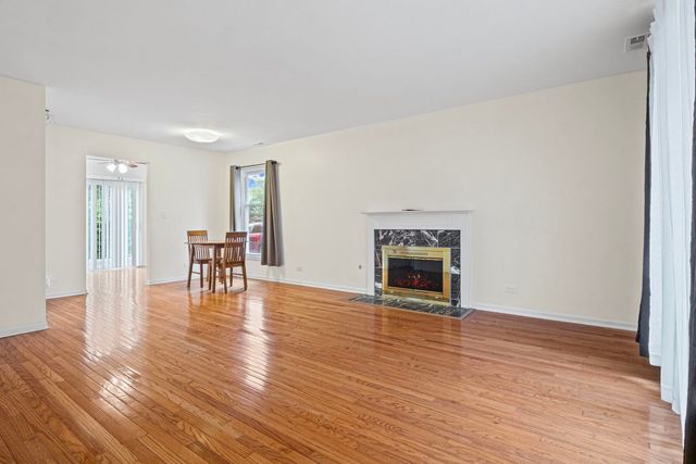 1725 Pickwick Lane, Glenview, IL 60026