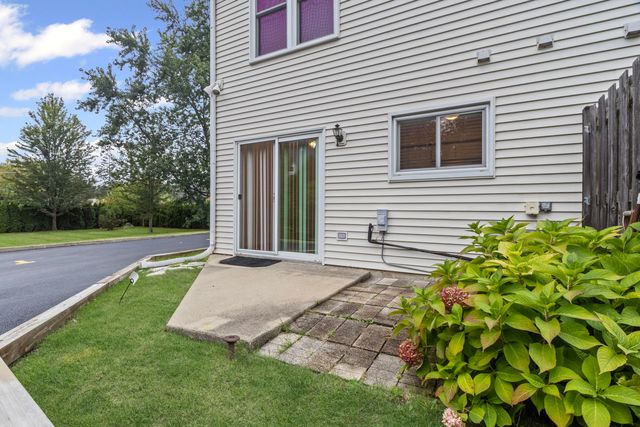 1725 Pickwick Lane, Glenview, IL 60026