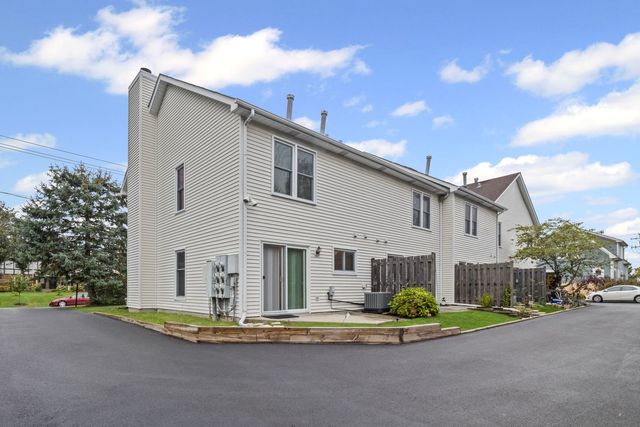 1725 Pickwick Lane, Glenview, IL 60026