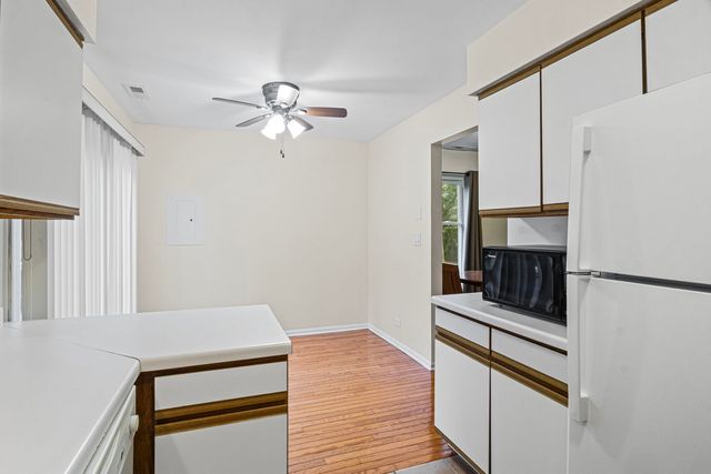 1725 Pickwick Lane, Glenview, IL 60026