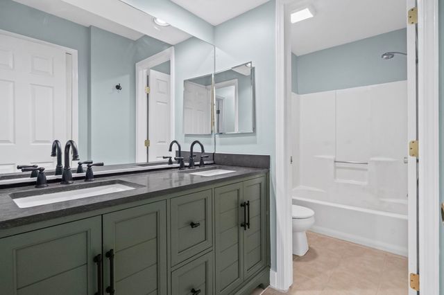 1725 Pickwick Lane, Glenview, IL 60026