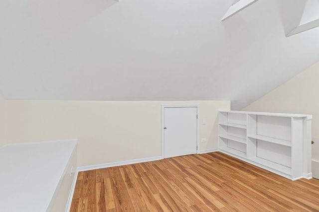 1725 Pickwick Lane, Glenview, IL 60026