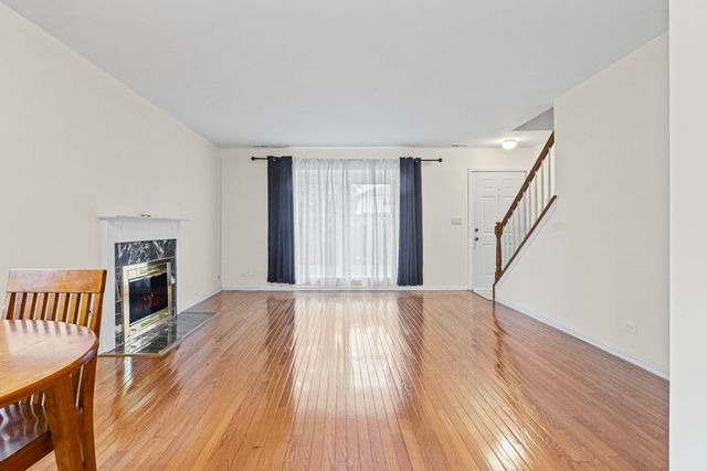 1725 Pickwick Lane, Glenview, IL 60026