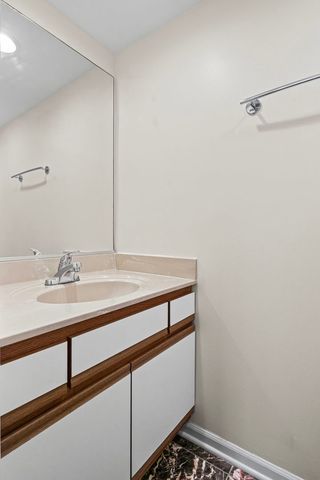 1725 Pickwick Lane, Glenview, IL 60026