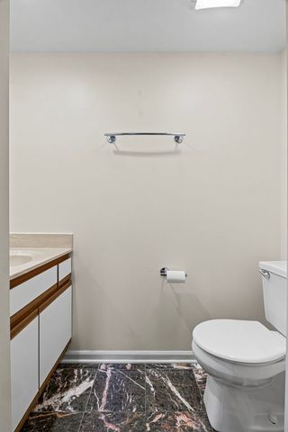 1725 Pickwick Lane, Glenview, IL 60026