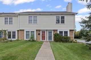 1725 Pickwick Lane, Glenview, IL 60026