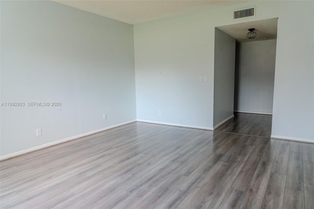 16431 Blatt Blvd 103, Weston, FL 33326