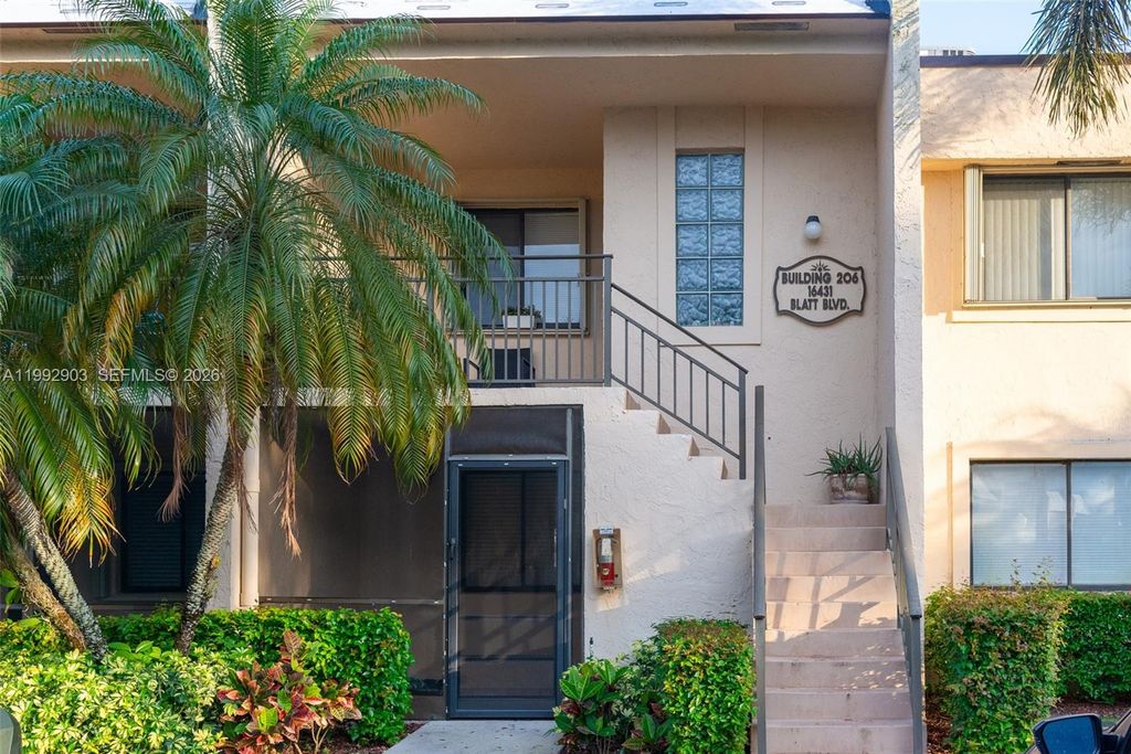 16431 Blatt Blvd 103, Weston, FL 33326