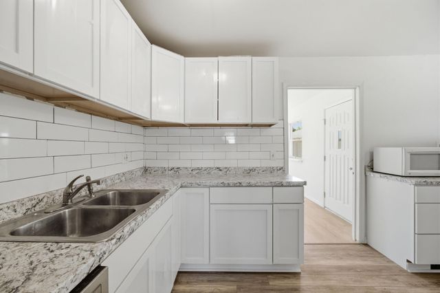 1360 Woodglen Avenue, Ypsilanti, MI 48198