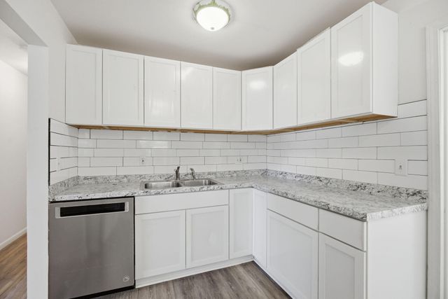 1360 Woodglen Avenue, Ypsilanti, MI 48198