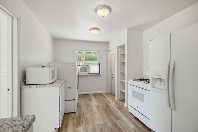 1360 Woodglen Avenue, Ypsilanti, MI 48198
