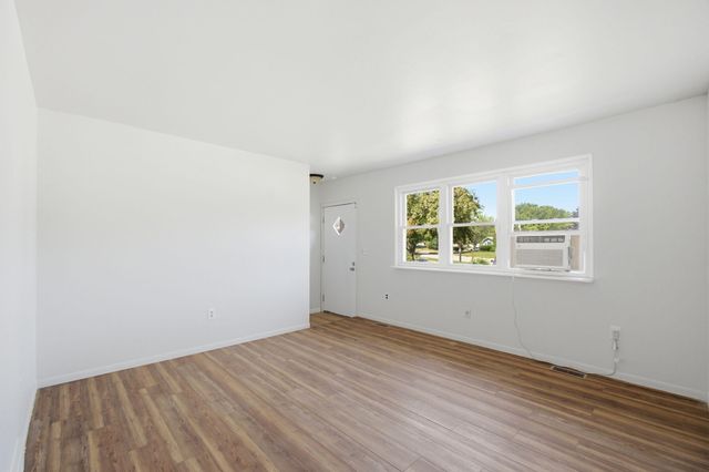 1360 Woodglen Avenue, Ypsilanti, MI 48198