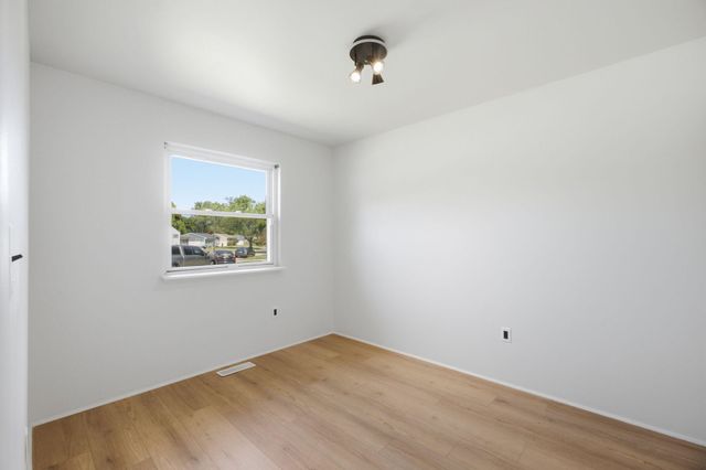1360 Woodglen Avenue, Ypsilanti, MI 48198