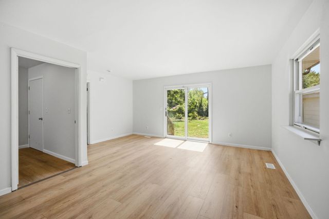 1360 Woodglen Avenue, Ypsilanti, MI 48198