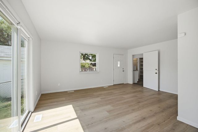 1360 Woodglen Avenue, Ypsilanti, MI 48198