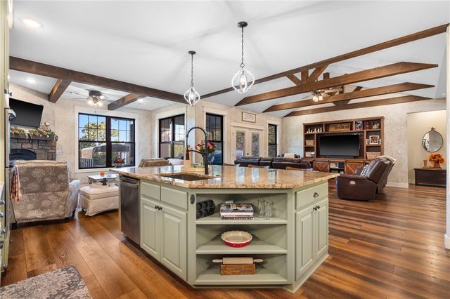 595 S Oakwood Trail, Noel, MO 64854