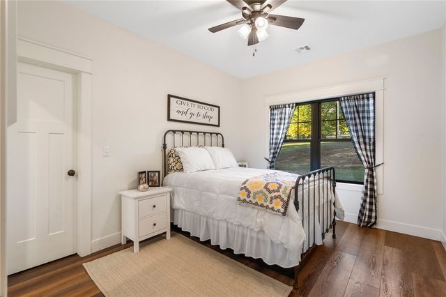 595 S Oakwood Trail, Noel, MO 64854