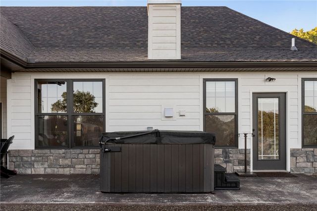 595 S Oakwood Trail, Noel, MO 64854