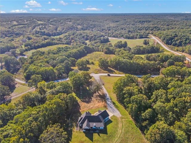 595 S Oakwood Trail, Noel, MO 64854