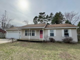 15577 Pine Street, Grand Haven, MI 49417