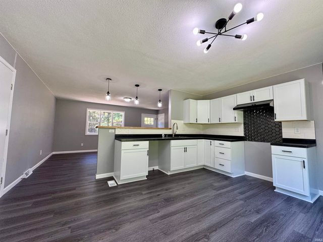 1539 S Ridgeview Road, Logansport, IN 46947