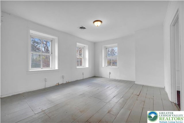 4828 Huckleberry Road, South Whitehall Twp, PA 18069