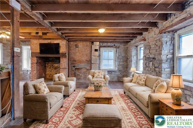 4828 Huckleberry Road, South Whitehall Twp, PA 18069