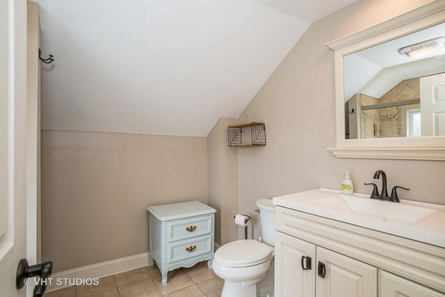 319 NORTH Avenue, Libertyville, IL 60048