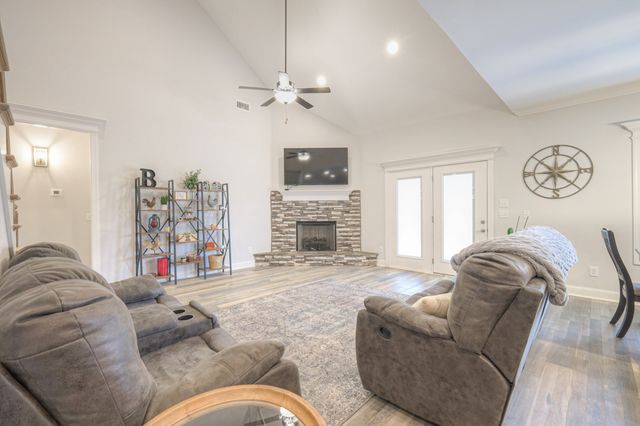 1217 White Rock Rd, Murfreesboro, TN 37129