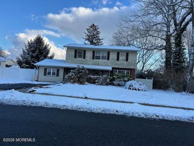 11 Princeton Drive, Jackson, NJ 08527