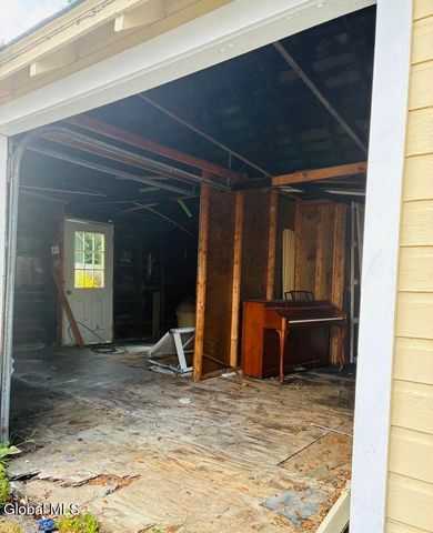 99 6th Avenue, Gloversville, NY 12078