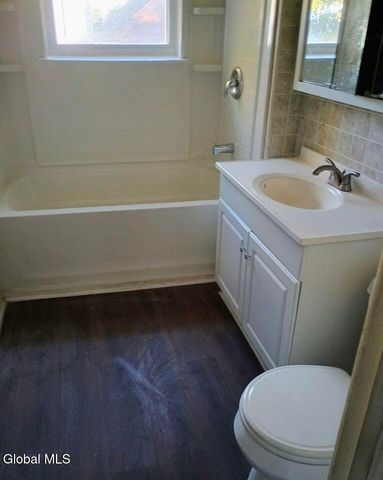 99 6th Avenue, Gloversville, NY 12078