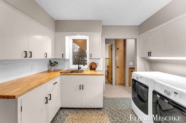 296 Henry Street, Coopersville City, MI 49404