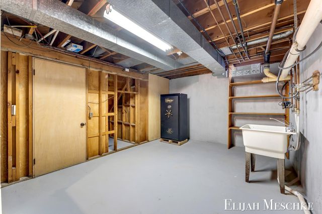 296 Henry Street, Coopersville City, MI 49404